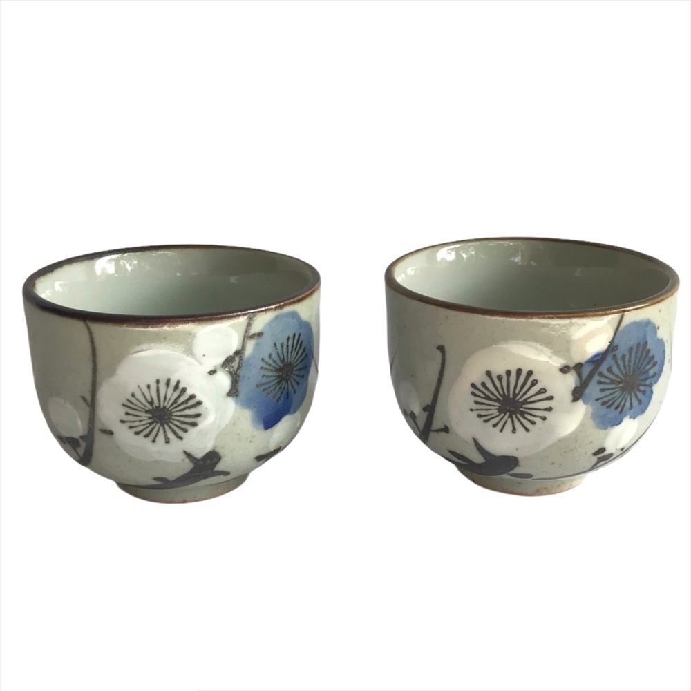 Pair of floral painted stoneware tea or saké cups